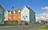 Holiday Home Maidstone Kent Fernseher: House The Lakes 