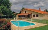 Holiday Home France: House Le Repaire 