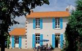 Holiday Home France: House Les Hortensias 
