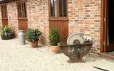 Holiday Home Virginia: Holiday Cottage In Thame With Walking, Log Fire, ...