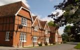 Apartment Virginia: Self-Catering Apartment In Didcot, Chilton With ...