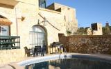 Holiday farmhouse with swimming pool in Qala - walking, beach/lake nearby, disabled access, balcony/terrace, rural retreat, TV