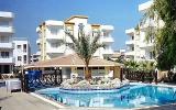 Apartment Kyrenia: Self-Catering Holiday Apartment With Shared Pool In ...