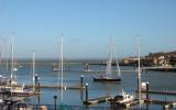 Self-catering apartment in Cowes with walking, beach/lake nearby, balcony/terrace, internet access, rural retreat, TV, DVD