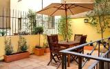 Barcelona holiday apartment rental, Gothic Quarter with walking, beach/lake nearby, balcony/terrace, air con, internet access, T