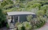 Holiday Home New Zealand Fernseher: Little Piha Bach 