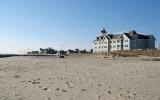 Apartment Massachusetts: Charming Beachfront Condo In Oak Bluffs 