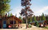 Holiday Home Anahim Lake Fernseher: Cabin 1 
