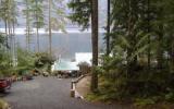 Holiday Home British Columbia Fernseher: Lake Front Charming Cottage 