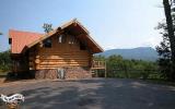Holiday Home Gatlinburg: Dreaming Bears: Offering Views Of Sweeps Of Forest 