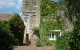 Holiday Home France: Chateau Les Peaux 