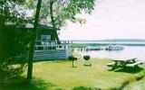 Holiday Home United States: Nels Cottage On The Lake Shore - Sleeps 10 