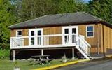 Holiday Home British Columbia Air Condition: Little Beach Resort 