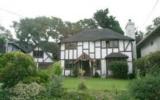 Holiday Home United States: Tudor Rose Manor: Beautiful Home Near Beach 