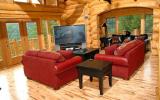 Holiday Home United States Fernseher: Splendid Cabin Surrounded Among ...