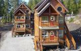 Holiday Home British Columbia: Upper Cabin With Loft Suite #4 