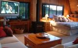 Holiday Home Whangaroa: Suite A - Upper Chalet - Spa, Entertainment Deck, ...