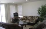 Holiday Home Newport Beach: 6602 A W Oceanfront (Lower Unit) 