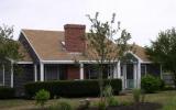 Holiday Home Edgartown: Beautiful One Story Four Bedroom 262B M V Family House 