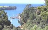 Holiday Home New Zealand Fernseher: Leigh Panoramic Sea Views 3 Bedroom ...