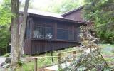 Holiday Home New York Fernseher: Wonderful Wood Song Cabin Is One Of A Kind 