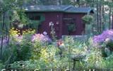 Holiday Home Michigan: Cottage Garden - Lake Ann Vacation Rentals 