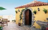 Holiday Home Santa Cruz Canarias: Dorfhaus Piedra Redonda: Accomodation ...