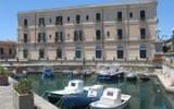 Holiday Home Sicilia: At The Gates Of Ortigia, Apartment In Historic Building 