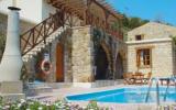 Holiday Home Cyprus: Villa Valencia In Miliou (Pfo01002) 