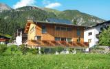 Holiday Home Pettneu: Haus Albertini (Pet201) 