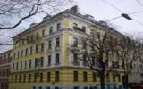 Holiday Home Wien: Quellentrasse Appartment (At-1100-02) 