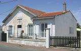 Holiday Home France: Port Des Barques Fch020 
