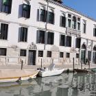 Apartment Italy: Romantic Apartment On A Venitian Canal 