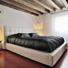 Apartment Giudecca: Summary Of The Lion's House Apartment 4 1 Bedroom, Sleeps 6 