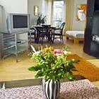 Apartment Berlin: Large Bright Apartment With Sunny Balcony In Good Location 