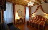 Apartment Italy: Grand Canal Apartment Is Located A Few Steps Away From Rialto ...