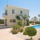 Spacious 3 bedroom villa with spectactular sea view, large pool and garden