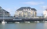 Apartment Basse Normandie Fernseher: Spacious Modern Apartment With ...