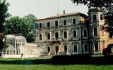 Villa Italy: Historical Venetian Villa In A Xviii Century Garden 