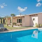 Villa Spain: Charming Cottage On The Outskirts Of The Town Of Alcúdia 