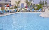 Villa Paphos Fernseher: Luxury Villa, Pool, Garden, Private Roof Terrace, ...