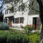 Villa Les Nourradons: Charming And Comfortable Farmhouse With Heated Pool. 